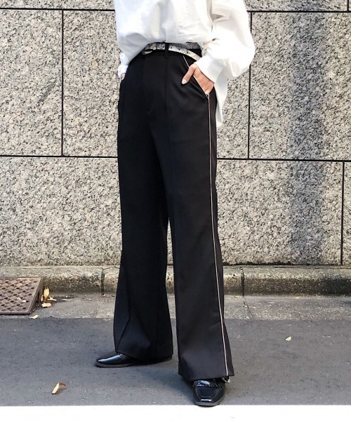 PAGEBOY（ページボーイ）の「パイピングラインフレアパンツ（その他パンツ・レディース・ライトグレー/ブラック/ライトピンク・FREE）」の4枚目の写真