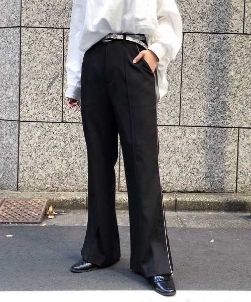 PAGEBOY（ページボーイ）の「パイピングラインフレアパンツ（その他パンツ・レディース・ライトグレー/ブラック/ライトピンク・FREE）」の16枚目の写真