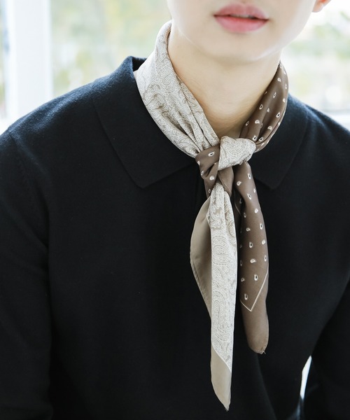 Niell（ニール）の「シルクタッチ大判スカーフ/総柄/ユニセックス（バンダナ/スカーフ・メンズ・ベージュ/ネイビー/ホワイト系その他/ブラウン系その他/ブラック/その他2/その他5/その他6/その他3/その他1/その他4・FREE）」の5枚目の写真