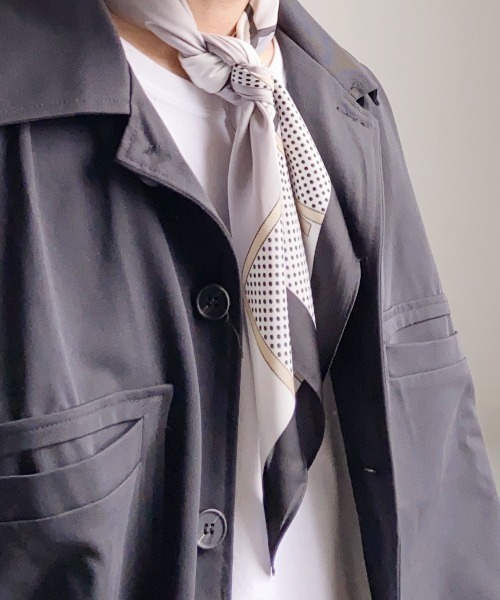 Niell（ニール）の「シルクタッチ大判スカーフ/総柄/ユニセックス（バンダナ/スカーフ・メンズ・ベージュ/ネイビー/ホワイト系その他/ブラウン系その他/ブラック/その他2/その他5/その他6/その他3/その他1/その他4・FREE）」の10枚目の写真