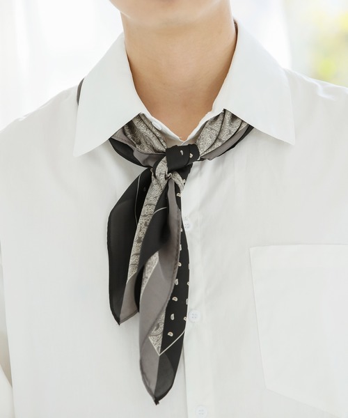 Niell（ニール）の「シルクタッチ大判スカーフ/総柄/ユニセックス（バンダナ/スカーフ・メンズ・ベージュ/ネイビー/ホワイト系その他/ブラウン系その他/ブラック/その他2/その他5/その他6/その他3/その他1/その他4・FREE）」の6枚目の写真