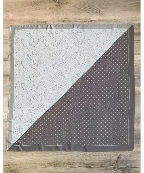 Niell（ニール）の「シルクタッチ大判スカーフ/総柄/ユニセックス（バンダナ/スカーフ・メンズ・ベージュ/ネイビー/ホワイト系その他/ブラウン系その他/ブラック/その他2/その他5/その他6/その他3/その他1/その他4・FREE）」の17枚目の写真