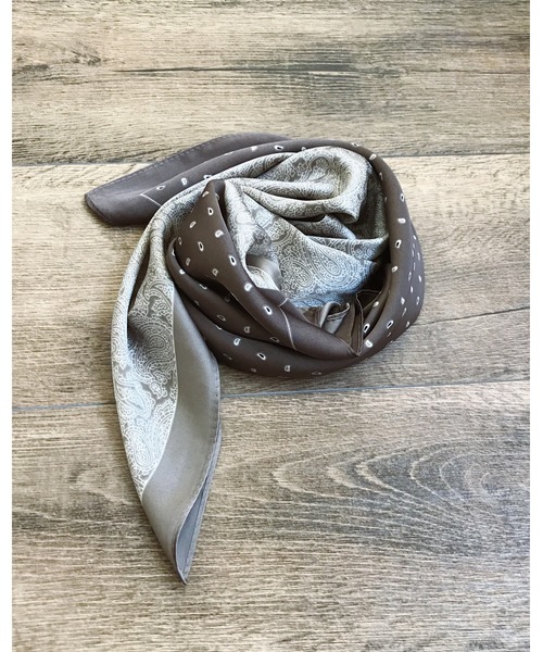 Niell（ニール）の「シルクタッチ大判スカーフ/総柄/ユニセックス（バンダナ/スカーフ・メンズ・ベージュ/ネイビー/ホワイト系その他/ブラウン系その他/ブラック/その他2/その他5/その他6/その他3/その他1/その他4・FREE）」の18枚目の写真