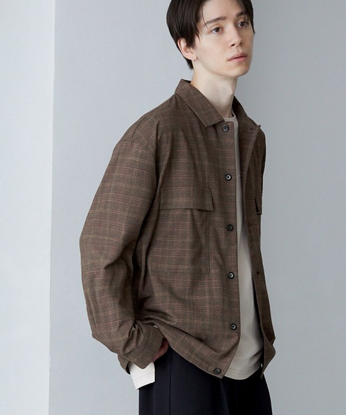 MONO-MART（モノマート）の「TRストレッチ スーツ地 オーバーサイズ ドレープ CPO シャツジャケット レギュラカラーシャツ（シャツ/ブラウス・メンズ・ライトグレー/ブラック/ネイビー/ブラウン/モカ/グレー系その他/ベージュ系その他/グリーン系その他/ベージュ系その他2/グリーン/ブラック系その他/ブラウン系その他/グレー系その他4/グレー系その他2/ブラウン系その他2/オフホワイト/ダークブラウン/グレイッシュベージュ/グレー系その他3/グリーン系その他2/サックスブルー/スモークピンク/ライラック/ブラウン系その他3/ブルー/アイボリー・M/L/XL/S）」の13枚目の写真