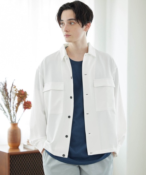 MONO-MART（モノマート）の「TRストレッチ スーツ地 オーバーサイズ ドレープ CPO シャツジャケット レギュラカラーシャツ（シャツ/ブラウス・メンズ・ライトグレー/ブラック/ネイビー/ブラウン/モカ/グレー系その他/ベージュ系その他/グリーン系その他/ベージュ系その他2/グリーン/ブラック系その他/ブラウン系その他/グレー系その他4/グレー系その他2/ブラウン系その他2/オフホワイト/ダークブラウン/グレイッシュベージュ/グレー系その他3/グリーン系その他2/サックスブルー/スモークピンク/ライラック/ブラウン系その他3/ブルー/アイボリー・M/L/XL/S）」の2枚目の写真