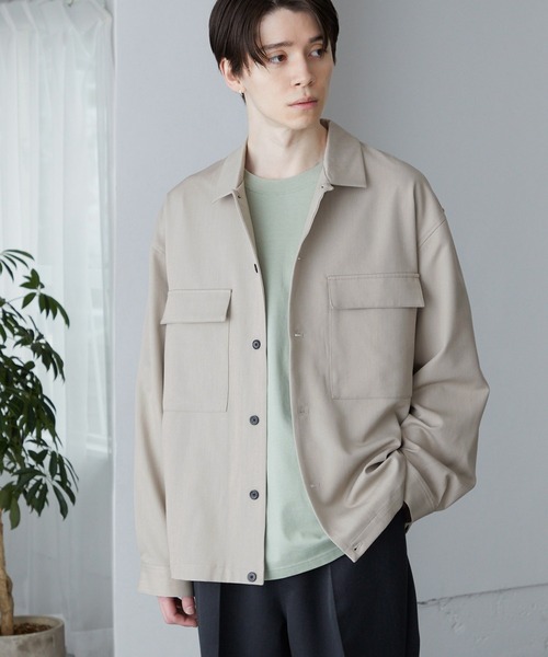 MONO-MART（モノマート）の「TRストレッチ スーツ地 オーバーサイズ ドレープ CPO シャツジャケット レギュラカラーシャツ（シャツ/ブラウス・メンズ・ライトグレー/ブラック/ネイビー/ブラウン/モカ/グレー系その他/ベージュ系その他/グリーン系その他/ベージュ系その他2/グリーン/ブラック系その他/ブラウン系その他/グレー系その他4/グレー系その他2/ブラウン系その他2/オフホワイト/ダークブラウン/グレイッシュベージュ/グレー系その他3/グリーン系その他2/サックスブルー/スモークピンク/ライラック/ブラウン系その他3/ブルー/アイボリー・M/L/XL/S）」の17枚目の写真