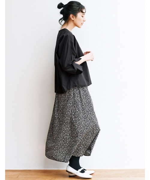 avecmoi（アヴェクモワ）の「【佐藤かなさんプロデュース】 アヴェクモワ　ねじり袖ブラウス〈黒〉（シャツ/ブラウス・レディース・ブラック・MEDIUM/LARGE/SMALL）」の5枚目の写真