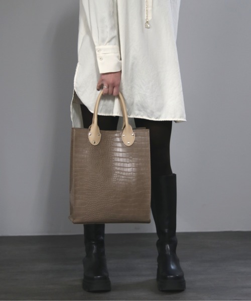 POUTOJOURU(ポートジュール)の「【ポートジュール】 レザー クラシック縦型トートバッグ ZOZOTOWN限定(トートバッグ・レディース・ブラック/ブラウン/グレー/グレイッシュブルー/ベージュ/グリーン/モカ・FREE)」の4枚目の写真