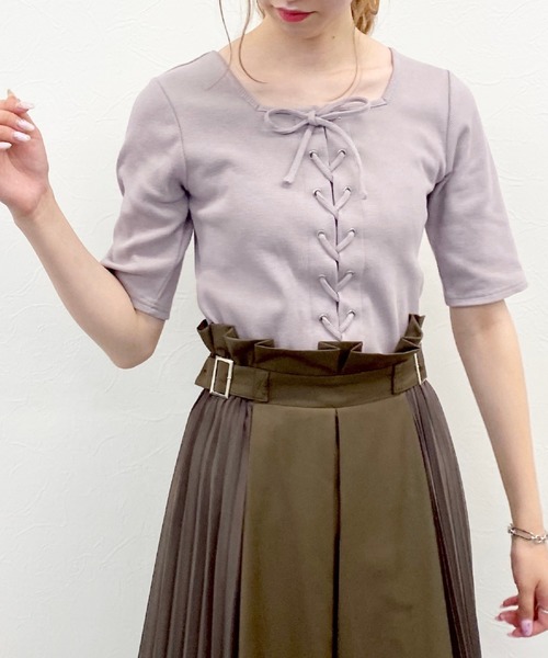 archives(アルシーヴ)の「レースアッププルオーバー(Tシャツ/カットソー・レディース・オフホワイト/ブラック/ラベンダー/ピンク系その他・MEDIUM)」の3枚目の写真