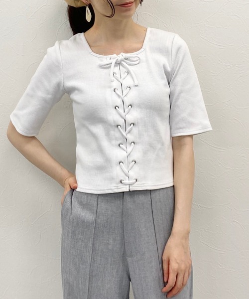 archives(アルシーヴ)の「レースアッププルオーバー(Tシャツ/カットソー・レディース・オフホワイト/ブラック/ラベンダー/ピンク系その他・MEDIUM)」の1枚目の写真