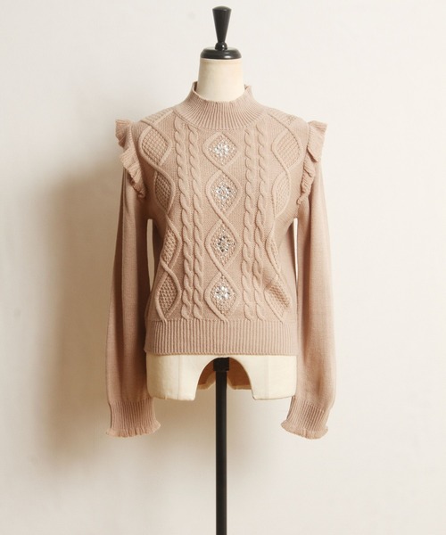 tocco closet(トッコ クローゼット)の「袖口&肩フリル付きパールビジュー装飾プチハイネックケーブル編みニット(ニット/セーター・レディース・ブラック/アイボリー/ピンクベージュ・M)」の17枚目の写真