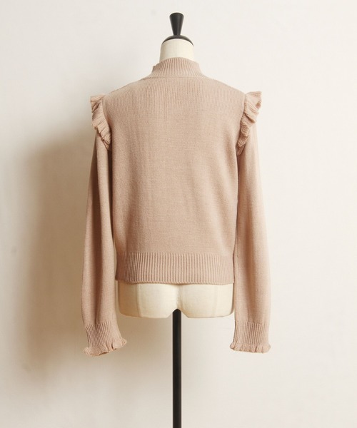 tocco closet(トッコ クローゼット)の「袖口&肩フリル付きパールビジュー装飾プチハイネックケーブル編みニット(ニット/セーター・レディース・ブラック/アイボリー/ピンクベージュ・M)」の19枚目の写真