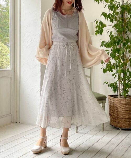 MAJESTIC LEGON（マジェスティックレゴン）の「アンニュイフラワーマーメイドスカート（スカート・レディース・ホワイト系その他/ベージュ系その他2/パープル系その他2・SMALL/MEDIUM）」の2枚目の写真