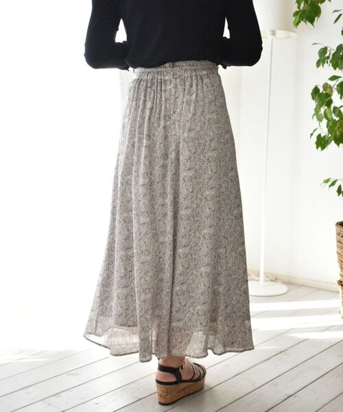 MAJESTIC LEGON（マジェスティックレゴン）の「アンニュイフラワーマーメイドスカート（スカート・レディース・ホワイト系その他/ベージュ系その他2/パープル系その他2・SMALL/MEDIUM）」の6枚目の写真