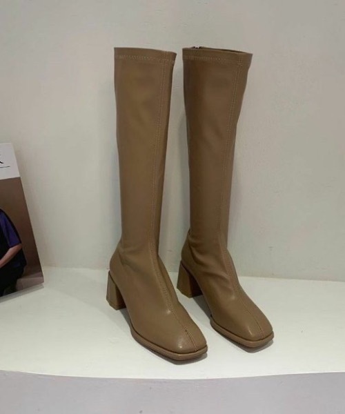 KOR（ケーオーアール）の「スクエアトゥロングブーツ（ブーツ・レディース・ホワイト/ブラック/アイボリー・38/36/37）」の2枚目の写真