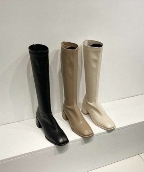KOR（ケーオーアール）の「スクエアトゥロングブーツ（ブーツ・レディース・ホワイト/ブラック/アイボリー・38/36/37）」の4枚目の写真