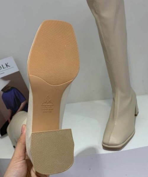 KOR（ケーオーアール）の「スクエアトゥロングブーツ（ブーツ・レディース・ホワイト/ブラック/アイボリー・38/36/37）」の8枚目の写真