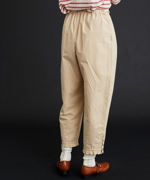 Malle（マル）の「malle ハイカウントダンプ　裾タックパンツ（その他パンツ・レディース・ベージュ/チャコールグレー・FREE）」の10枚目の写真