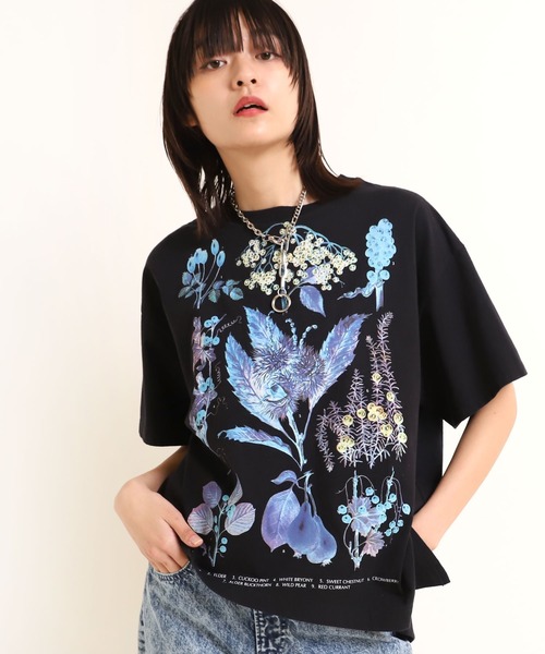 RNA（アールエヌエー）の「M1682 ベリーボタニカルプリントBIG-Tシャツ（Tシャツ/カットソー・レディース・ミント/ブラック/ホワイト・MEDIUM）」の5枚目の写真