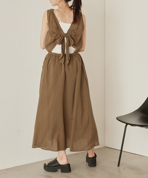 mikke(ミッケ)の「ノースリーブバックシャンリボンワンピース(ワンピース・レディース・ブラック/カーキ/オレンジ・FREE)」の2枚目の写真