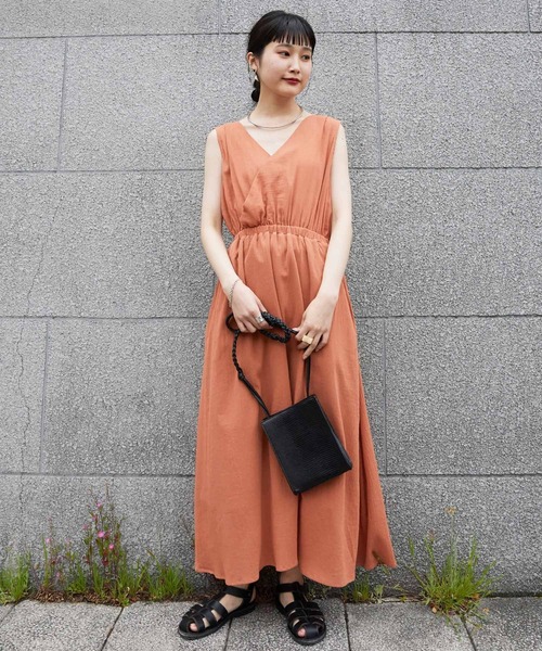 mikke(ミッケ)の「ノースリーブバックシャンリボンワンピース(ワンピース・レディース・ブラック/カーキ/オレンジ・FREE)」の5枚目の写真