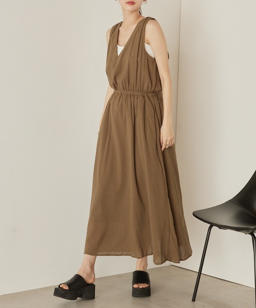 mikke(ミッケ)の「ノースリーブバックシャンリボンワンピース(ワンピース・レディース・ブラック/カーキ/オレンジ・FREE)」の11枚目の写真