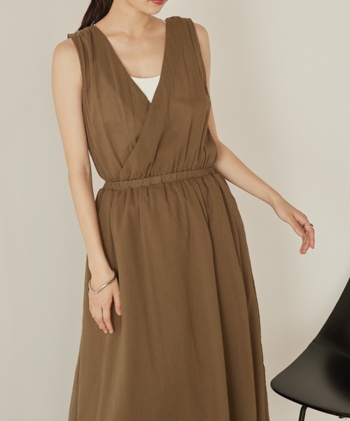 mikke(ミッケ)の「ノースリーブバックシャンリボンワンピース(ワンピース・レディース・ブラック/カーキ/オレンジ・FREE)」の7枚目の写真