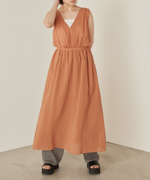 mikke(ミッケ)の「ノースリーブバックシャンリボンワンピース(ワンピース・レディース・ブラック/カーキ/オレンジ・FREE)」の18枚目の写真