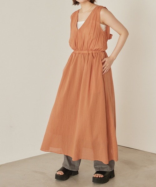 mikke(ミッケ)の「ノースリーブバックシャンリボンワンピース(ワンピース・レディース・ブラック/カーキ/オレンジ・FREE)」の17枚目の写真