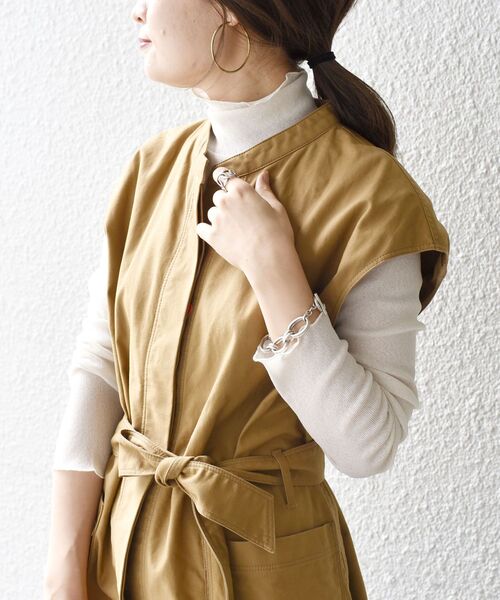 SHIPS（シップス）の「ドライタッチリブタートルネック◇（Tシャツ/カットソー・レディース・オフホワイト/ブラック/ベージュ/グリーン/イエロー/ブルー・ONE SIZE）」の4枚目の写真