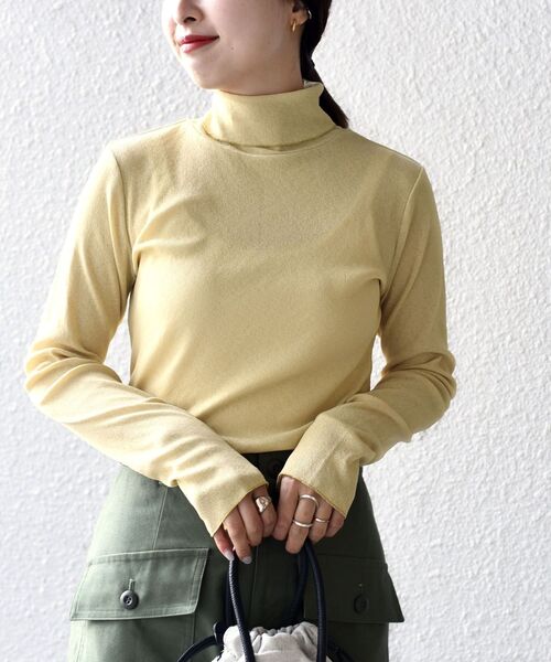 SHIPS（シップス）の「ドライタッチリブタートルネック◇（Tシャツ/カットソー・レディース・オフホワイト/ブラック/ベージュ/グリーン/イエロー/ブルー・ONE SIZE）」の6枚目の写真