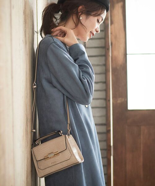 le.coeur blanc(ルクールブラン)の「FIORELLI型押しミニショルダー(ショルダーバッグ・レディース・ダークブラウン/アイボリー・FREE)」の5枚目の写真