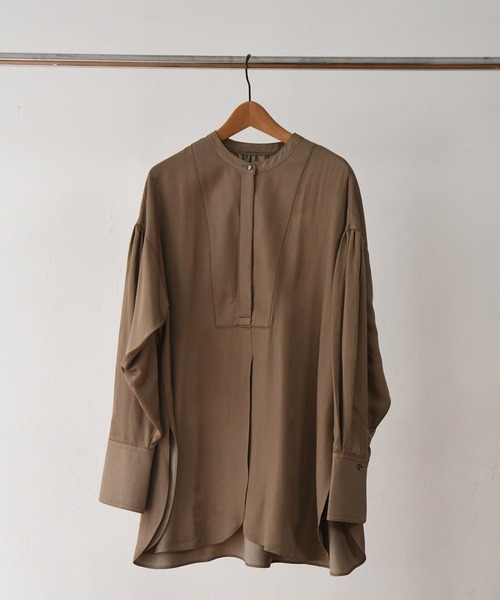 I_am（アイアム）の「stitch no collar blouse（シャツ/ブラウス・レディース・ベージュ/ブラウン/カーキ・FREE）」の2枚目の写真