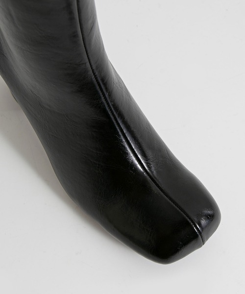 bohmal(ボマール)の「変形ヒールスクエアトゥショートブーツ(ブーツ・レディース・ベージュ/ブラック・24cm/23cm/24.5cm/23.5cm)」の19枚目の写真