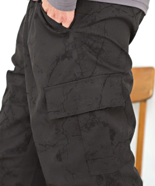 LUXSTYLE(ラグスタイル)の「クラックプリントカーゴパンツ(カーゴパンツ・メンズ・ブラック/チャコール・M/XL/L)」の13枚目の写真