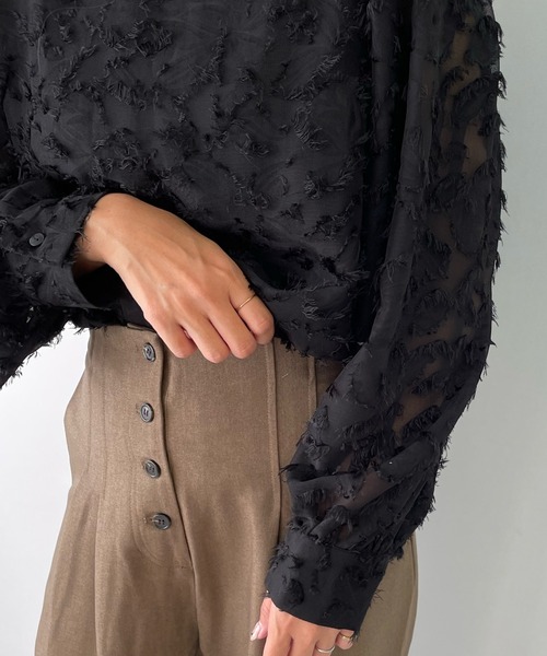 LE MORE（リモア）の「シャギーデザインブラウス（シャツ/ブラウス・レディース・ブラック/アイボリー・FREE）」の7枚目の写真