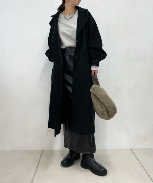DouDou(ドゥドゥ)の「【WEB限定】ラグランスリーブ袖ボリュームコート(チェスターコート・レディース・ブラック/アイボリー/モカ・FREE)」の2枚目の写真