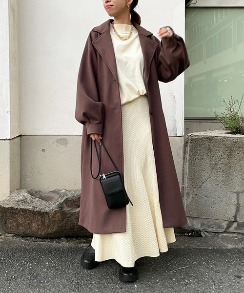 DouDou(ドゥドゥ)の「【WEB限定】ラグランスリーブ袖ボリュームコート(チェスターコート・レディース・ブラック/アイボリー/モカ・FREE)」の6枚目の写真