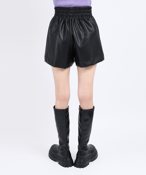 PHILLY（フィリー）の「フェイクレザーショートパンツ（その他パンツ・レディース・ブラック/ブラウン/アイボリー・FREE）」の4枚目の写真