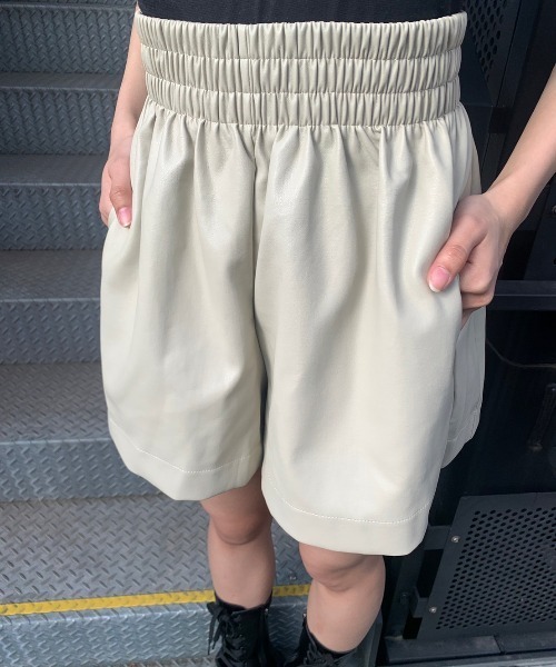 PHILLY（フィリー）の「フェイクレザーショートパンツ（その他パンツ・レディース・ブラック/ブラウン/アイボリー・FREE）」の15枚目の写真