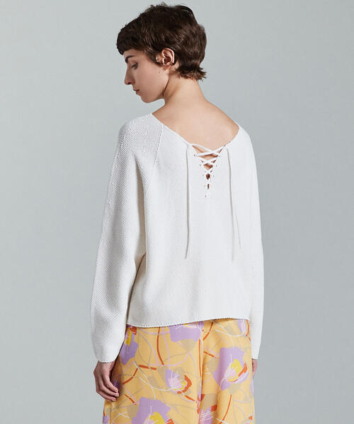 TOMORROWLAND (トゥモローランド)の「コットンポリエステルリリヤーン バックレースアッププルオーバー(ニット/セーター・レディース・ピンク/ホワイト/キャメル/ネイビー・S)」の2枚目の写真