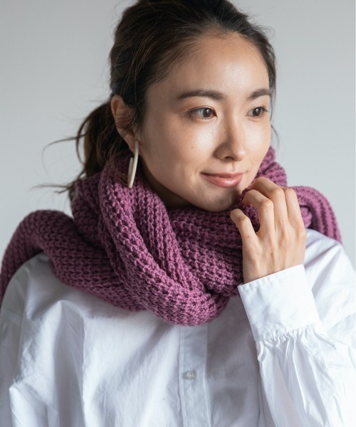 Chaco closet（チャコ クローゼット）の「畔編みフリンジふっくらロングボリュームマフラー（マフラー・レディース・ブラック/ベージュ/パープル/カーキ/ピンク/グリーン・FREE）」の5枚目の写真