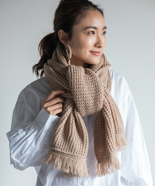 Chaco closet（チャコ クローゼット）の「畔編みフリンジふっくらロングボリュームマフラー（マフラー・レディース・ブラック/ベージュ/パープル/カーキ/ピンク/グリーン・FREE）」の6枚目の写真