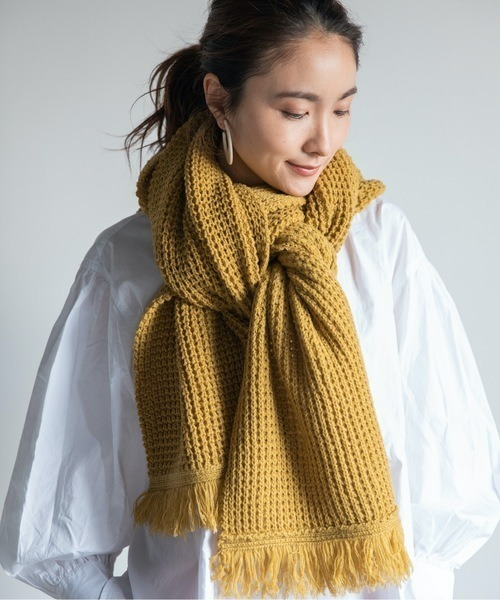 Chaco closet（チャコ クローゼット）の「畔編みフリンジふっくらロングボリュームマフラー（マフラー・レディース・ブラック/ベージュ/パープル/カーキ/ピンク/グリーン・FREE）」の4枚目の写真