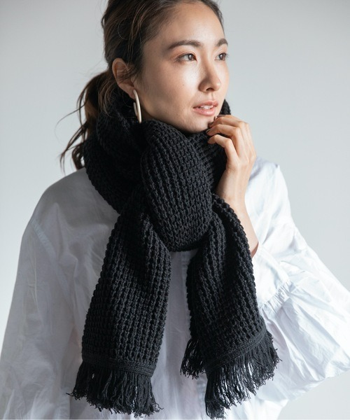 Chaco closet（チャコ クローゼット）の「畔編みフリンジふっくらロングボリュームマフラー（マフラー・レディース・ブラック/ベージュ/パープル/カーキ/ピンク/グリーン・FREE）」の8枚目の写真