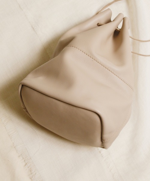 MADULI（マドゥリ）の「MADULI マドゥリ / ユニセックスドローストリングレザー巾着バッグ レザーショルダー巾着バケツバッグ / 21545（トートバッグ・レディース・ダークブラウン/ブラック/シルバー/ライトベージュ・FREE）」の21枚目の写真