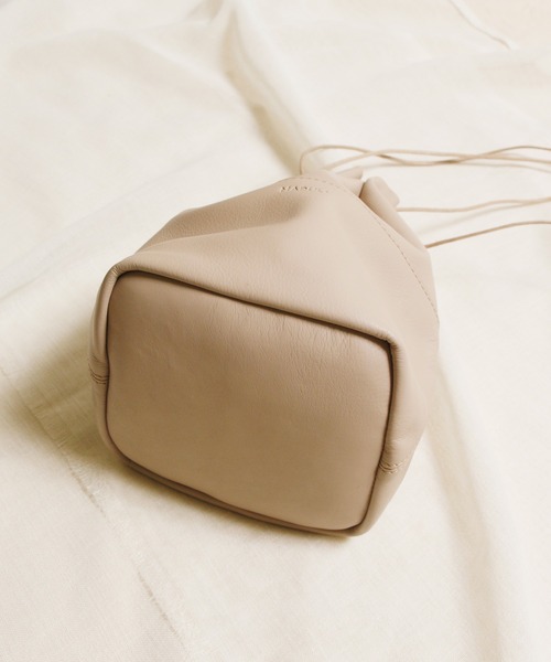 MADULI（マドゥリ）の「MADULI マドゥリ / ユニセックスドローストリングレザー巾着バッグ レザーショルダー巾着バケツバッグ / 21545（トートバッグ・レディース・ダークブラウン/ブラック/シルバー/ライトベージュ・FREE）」の20枚目の写真