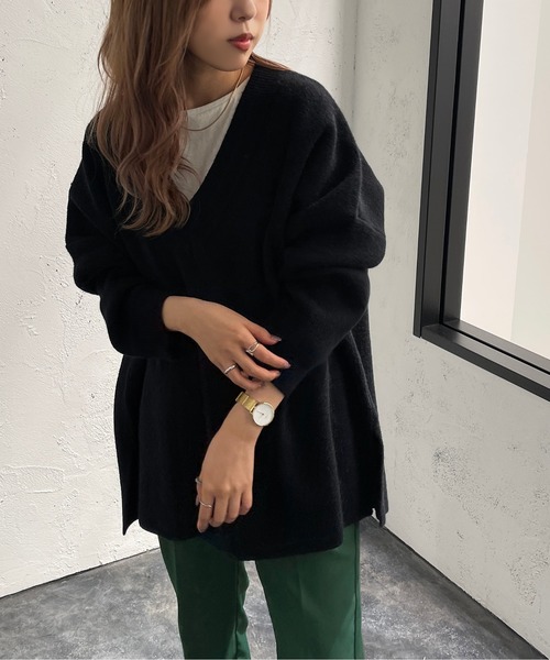 apres jour mignon(アプレジュールミニョン)の「深Vスリット入りニット【ZOZOTOWN限定アイテム】(ニット/セーター・レディース・グリーン/オレンジ/ブラック/パープル・フリー/X-LARGE)」の1枚目の写真