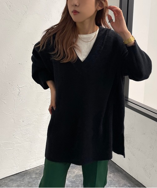 apres jour mignon(アプレジュールミニョン)の「深Vスリット入りニット【ZOZOTOWN限定アイテム】(ニット/セーター・レディース・グリーン/オレンジ/ブラック/パープル・フリー/X-LARGE)」の5枚目の写真