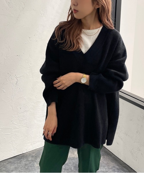 apres jour mignon(アプレジュールミニョン)の「深Vスリット入りニット【ZOZOTOWN限定アイテム】(ニット/セーター・レディース・グリーン/オレンジ/ブラック/パープル・フリー/X-LARGE)」の6枚目の写真